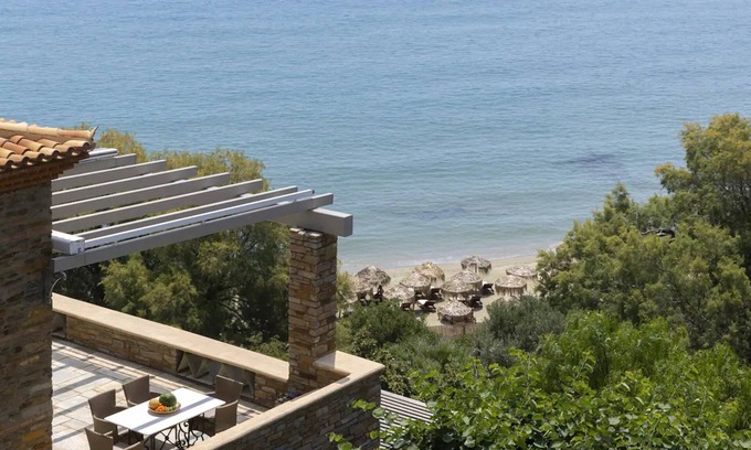 Steniai Villa | Elegant Andros Beach House | Villa Stenies Thea | 5 Bedrooms | Direct Beach Access | Piso Gyalia Beach