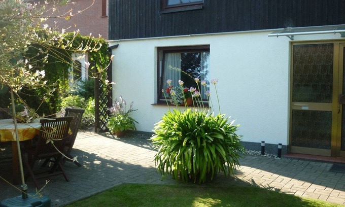 Arbshagen Apartamento | Elegante apartamento en Groß Kordshagen con jardín