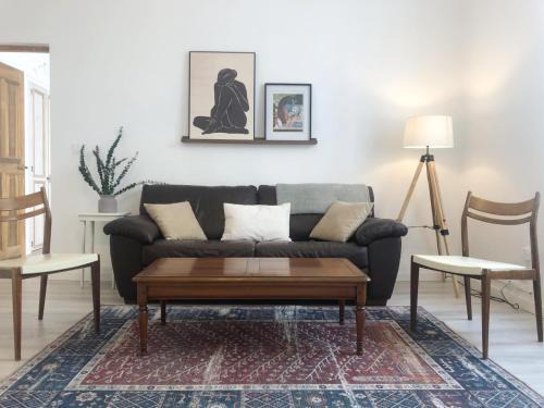 Tournon-sur-Rhone Apartamento | Elegant Apartment in Historic Center of Tournon