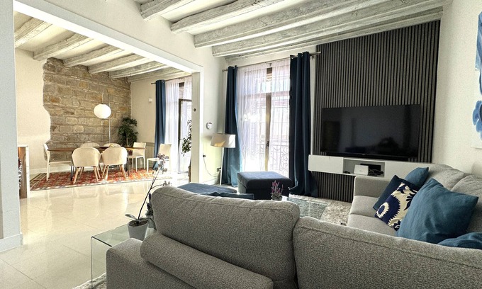 Ciutat Vella Apartamento | Elegante apartamento de 130 metros, 3 habitaciones y 3 Baños en el Paseo Colon