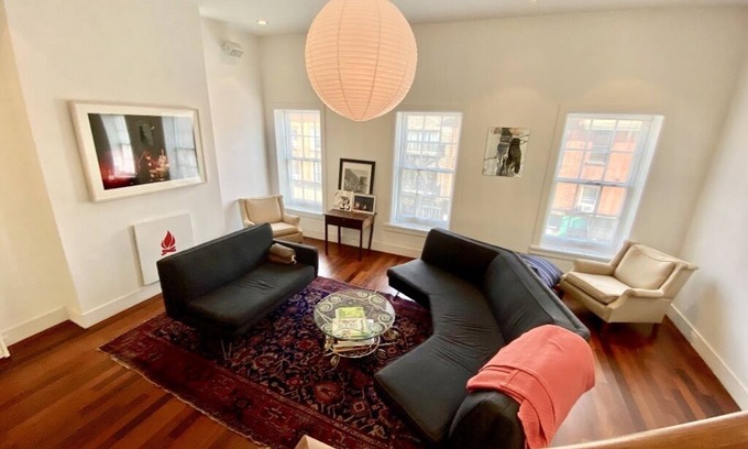 Boerum Hill Apartamento | Elegant apartment on Brooklyn's bustling Smith Street.