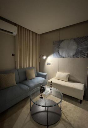Riyadh Apartamento | Elegant apartment with a hall and bedroom