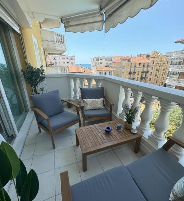 Les Baumettes Apartamento | Elegant Apartment with Sea View and Swimming pool