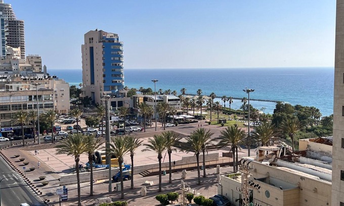 Netanya Apartamento | Elegant Apt with Balcony & Sea View by FeelHome