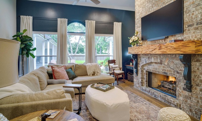 Highlands - Perkins Casa | Elegant Baton Rouge Home w/ Yard ~ 3 Mi to LSU!