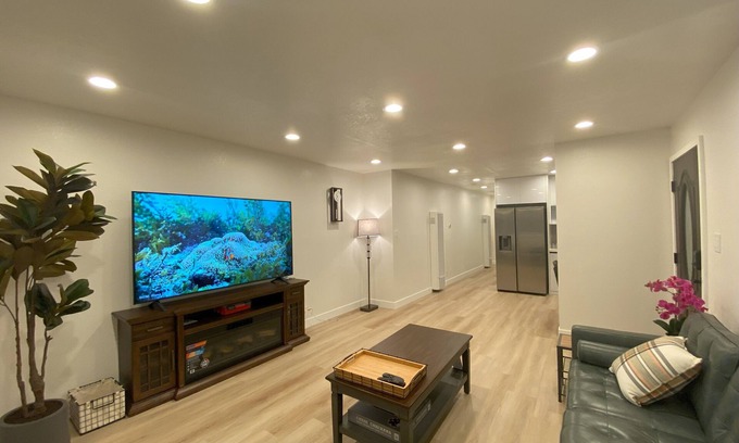 Sharp Park Condominio | Elegant Beachside 2B1B Retreat Newly Renovated Free Parking 15min SF/SFO