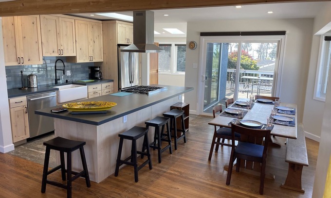 El Granada Casa | Elegant but practical retreat to maximize your enjoyment in beautiful HMB