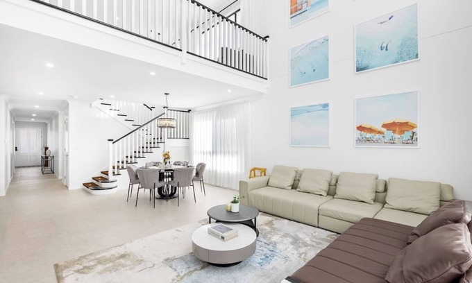 Upper Mount Gravatt Casa | Elegant & Convenient 4-Beds Villa w/ easy access