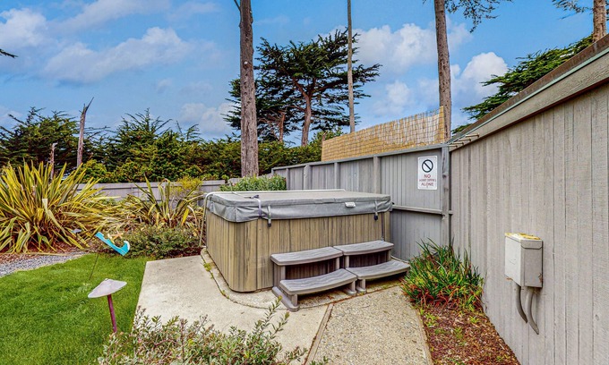 Sea Ranch Casa | Elegante, agradable para perros, casa frente al mar con las cubiertas, piscina comunitaria, jacuzzi y jardín