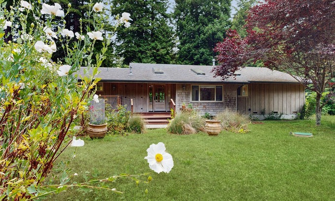 Mendocino Casa | Elegant, dog-friendly home among redwoods w/ large deck & incredible forest view