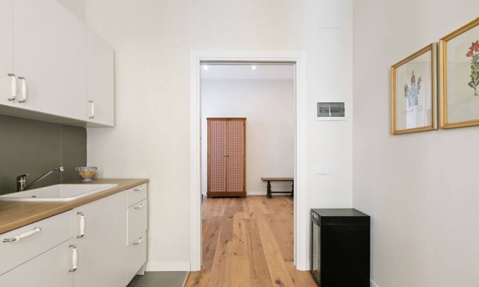 Ruggero Settimo Apartamento | Brand new APT with balcony in the center of Palermo!
