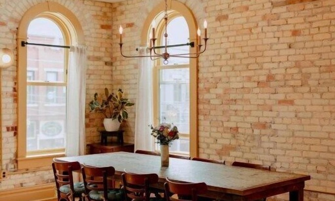 Traverse City Apartamento | Elegant Downtown Escape in a Historic Landmark