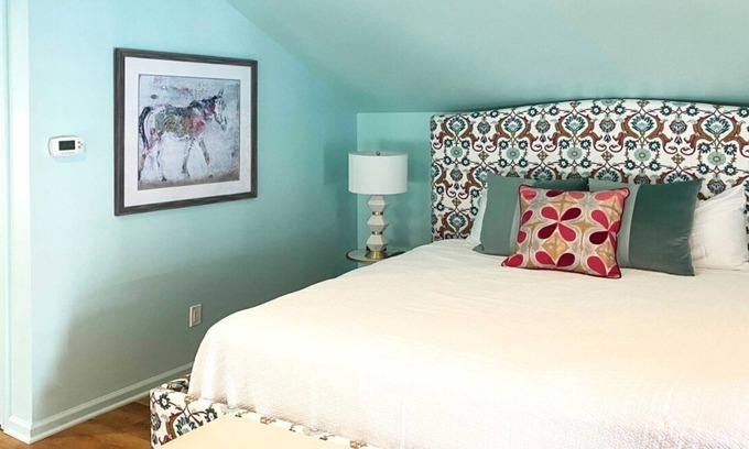 Lenox Cama Y Desayuno | "Elegant Emily Dickinson Junior Suite with King Bed & Fireplace
