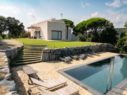 Sant Andreu de Llavaneres Casa | Elegant Villa by the Coast