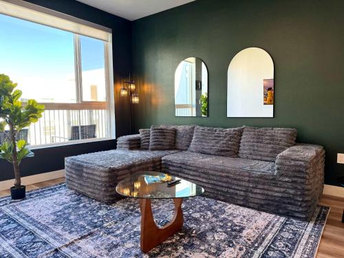 Lyon Street Apartamento | Elegant Escape 10 Min from Disneyland With Pool & GYM