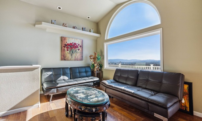 Northeast Reno Casa | Elegant Escape (4-Bedroom Home) - Handicap accessible by RedAwning