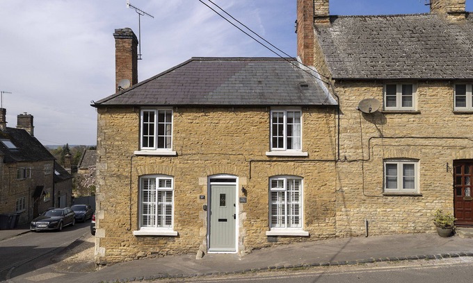 Chipping Norton Cabaña | Elegant family friendly holiday cottage in the Cotswolds - The Smithy