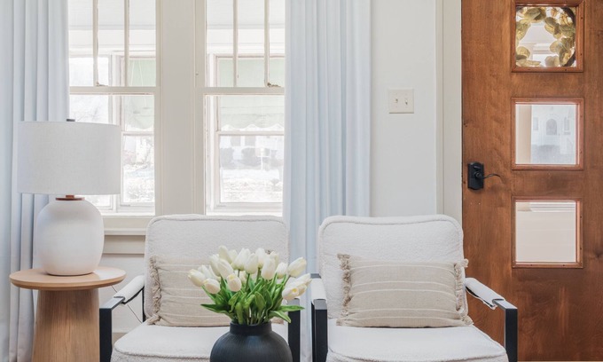 Champaign Casa | Elegant Family/Pet Friendly Cottage in Coveted Clark Park