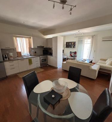 Elliniko-Argyroupoli Apartamento | Elegant Flat in Elliniko with Sea View & Parking