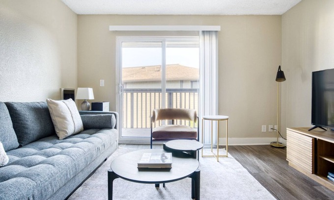 Foster City Apartamento | Elegant Foster City 1BR w/ Gym, Pool, W/D, near highways, by Blueground