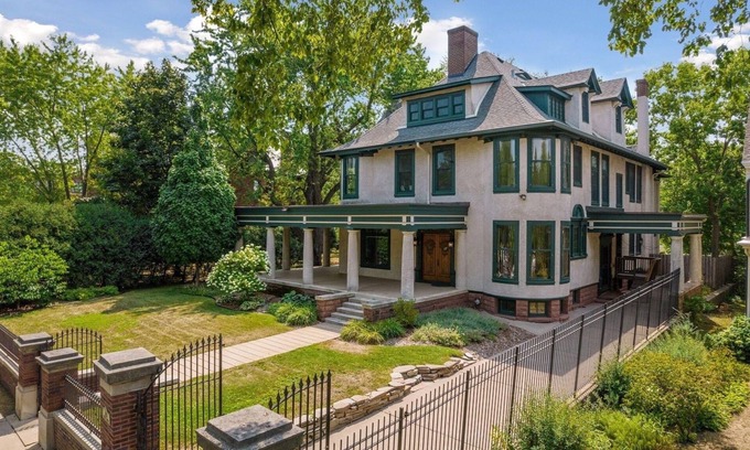 Summit Hill Casa | Elegant, Historic Mansion Getaway