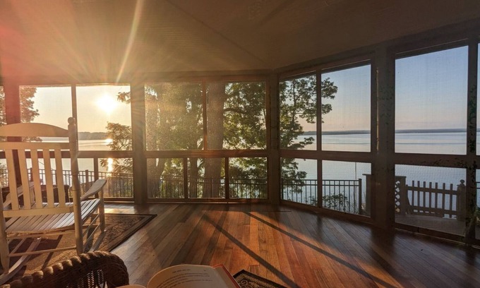 Seneca Falls Casa | Elegante, histórico Casa del lago con impresionantes Vista
