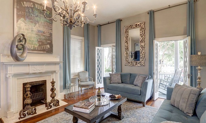 Historic Downtown Savannah Condominio | Elegant Home Near Forsyth | Heated Pool Access