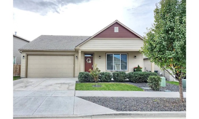 Tri-Cities Casa | Elegant Home with Game Room near Local Wineries
