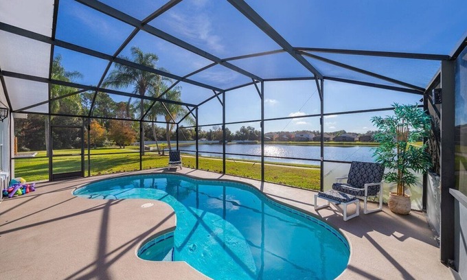Bellavida Casa | Elegant Home with Pool, Spa & Lake View