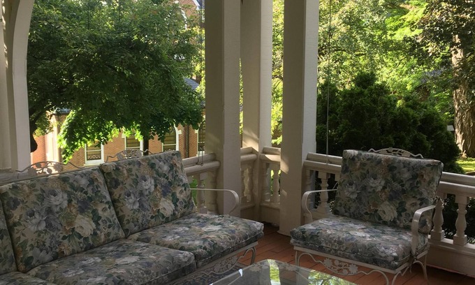 Adams Casa | Ubicado en las colinas de Berkshire, The Manor garantiza una experiencia alegre.