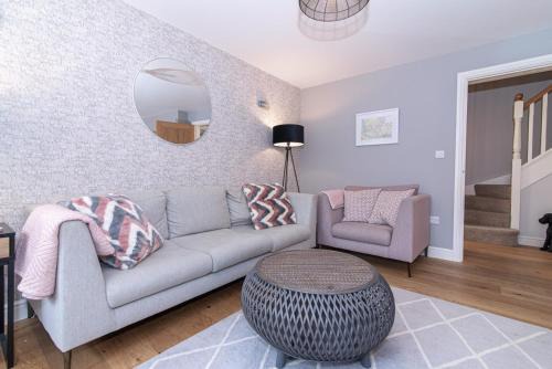 Ludwel Casa | Elegant Ludlow Haven: 4Bed Ultimate Tranquility