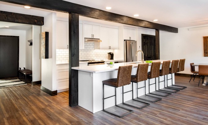 Moose Wilson Road Condominio | Elegant Mountain Modern 3 Bdrm Condo, 5 miles from Jackson Hole Mountain Resort!