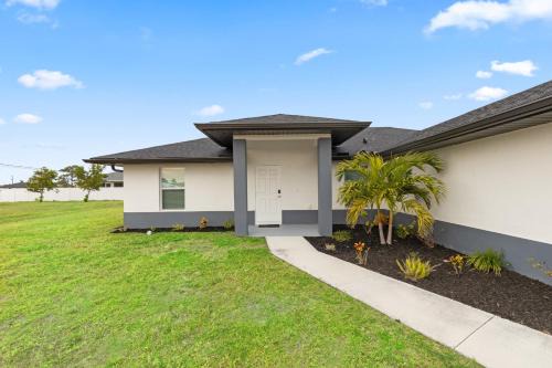 Mariner Casa | Elegant Newly Built Cape Coral Vacation Rental