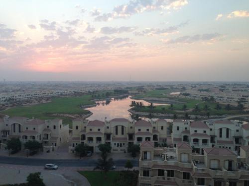 Al Hamra Village Apartamento | Elegant One-bedroom apartment in Al Hamrah village