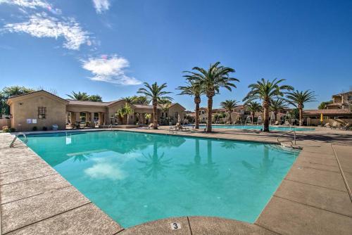 Mesa Casa | Elegant Palms Townhome with Patio and Resort Amenities!