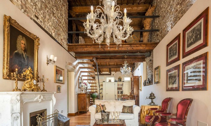 Asolo Apartamento | Elegant Penthouse with a View of the Historic Center of Asolo