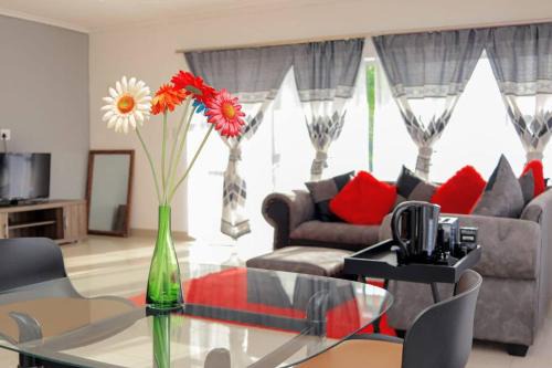 Newcastle Apartamento | Elegant Poolside Retreat 2-Bed Luxury Guesthouse