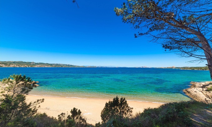 Baja Sardinia Apartamento | Elegant Residence Ea Bianca 2 Bedroom Sleeps 6 Plus Extra bed Available No0715