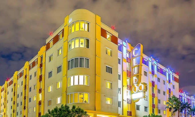 Las Vegas Complejo | Elegant resort with ready access to all things Las Vegas. No additional charges