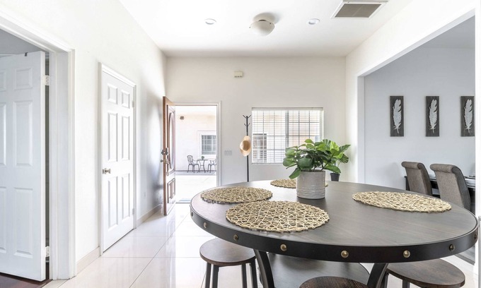 South San Gabriel Casa | Elegant Retreat Modern Comforts, Prime Location