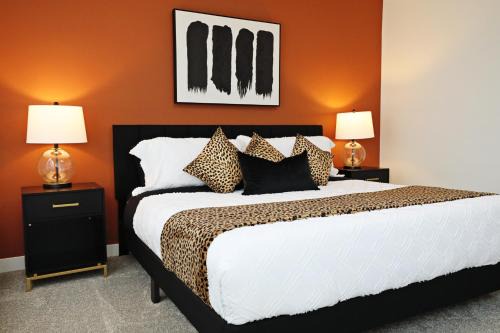 Northwest Edmonton Casa | Elegant Retreat with King Beds,Golf,Disney,Near WEM