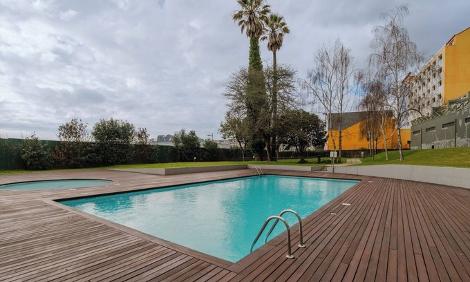Oliveira do Douro Apartamento | HostWise - Elegant Riverfront Flat | Pool and Sports