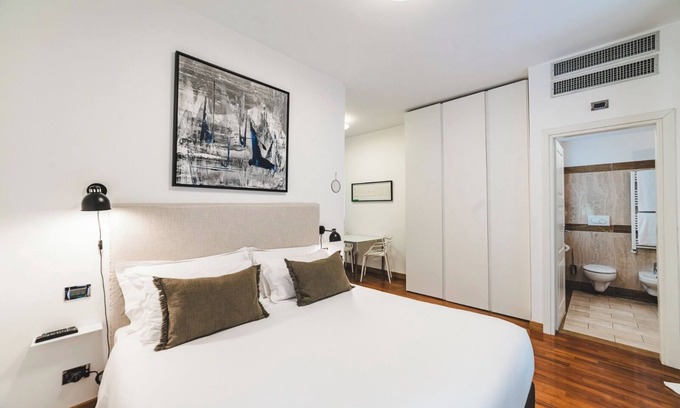 Camilluccia Apartamento | Elegant Rome Stay - Balcony, Netflix, Fast Wi-Fi & Nature
