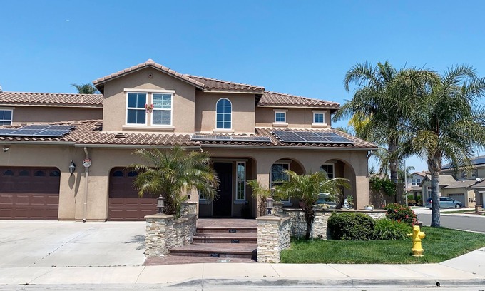 Eastvale Casa | Elegant Room On The Frist Floor With Private Bathroom