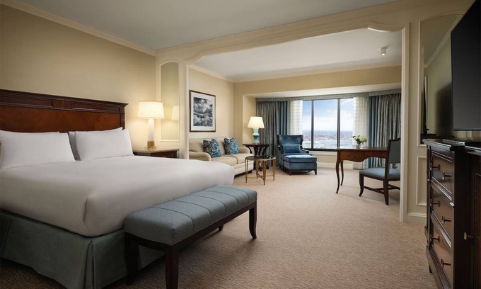 Rio Grande Hotel | Elegant Room w/ Heated Pool & Luxurious Décor for Ultimate Relaxation
