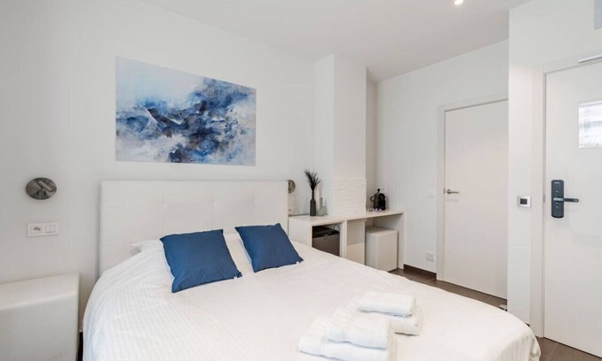 Kristus-Koning Apartamento | Elegant room with private bathroom near city center