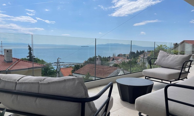 Volosko Apartamento | Elegant Sea-View Apartment with Spacious Balcony, Steps from the Adriatic