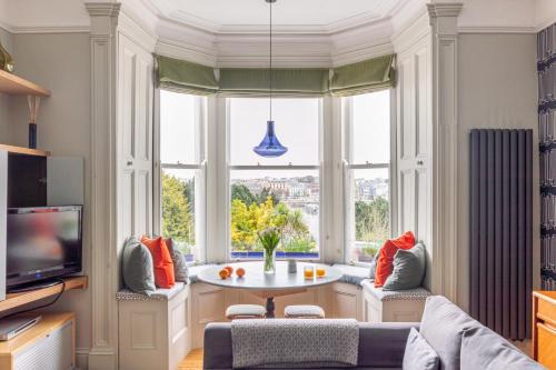 Bangor Apartamento | Elegant Seaview Apartment