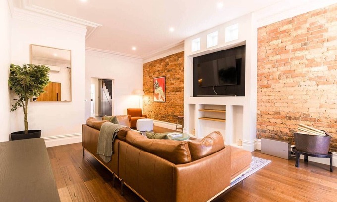 Seddon Casa | Elegant Seddon Stay Historic Charm & Modern Twist