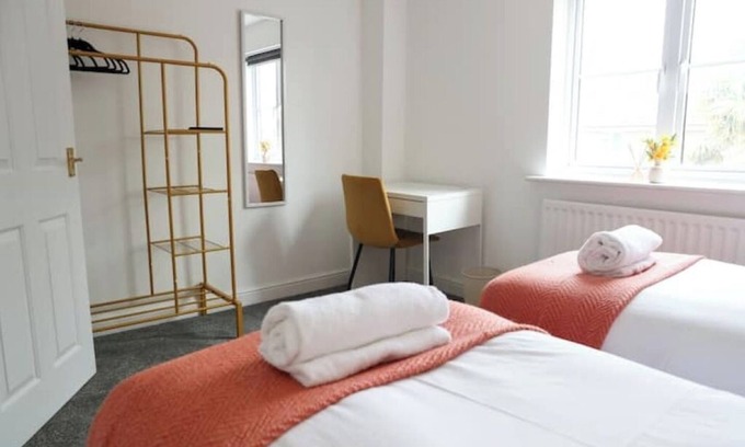 Langley Marish Apartamento | Elegant & Serene 3-BR Retreat Minutes from London